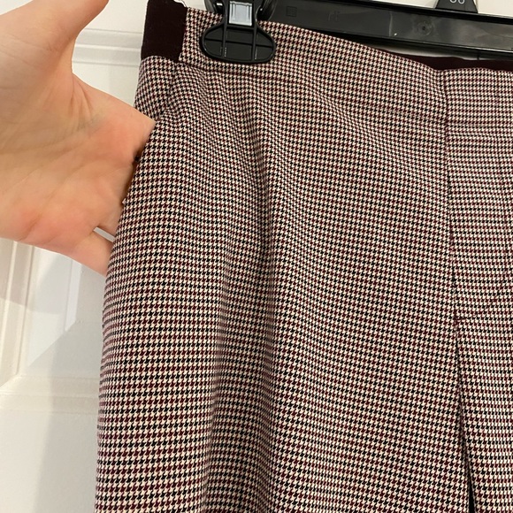 Uniqlo cropped maroon pants with micro houndstooth pattern size s (Waist 26-27) - Picture 4 of 13
